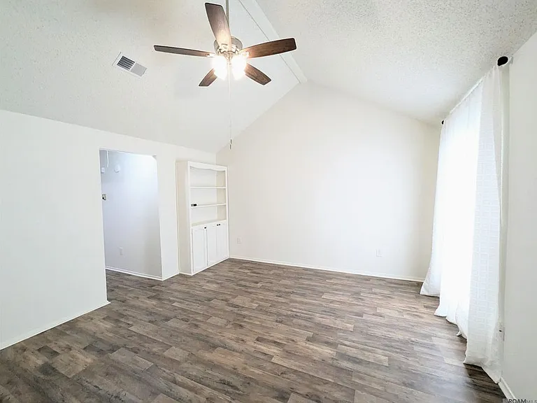 402 Lee Dr #4B — Photo 1