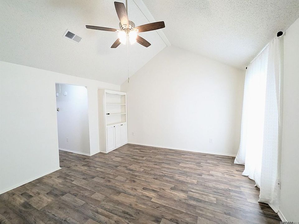 1st image of 402 Lee Dr APT 4B