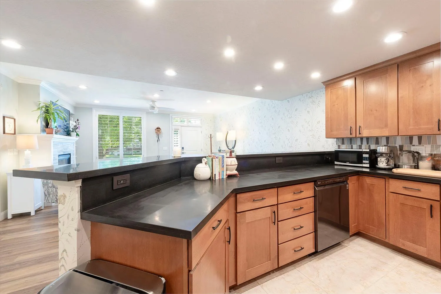 1 bed, 936 sqft, $2,750 — Photo 4