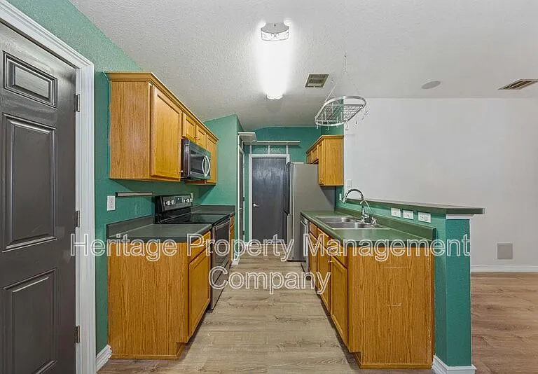 719 Eagle Trl — Photo 11