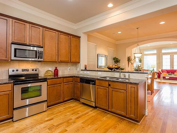 3rd image of 9109 Harbor Hills Dr