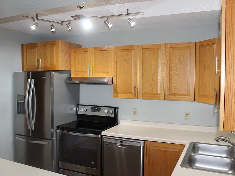 Jefferson Square Apartments — Photo 11