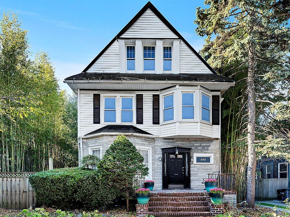 1st image of 242 Stratford Rd