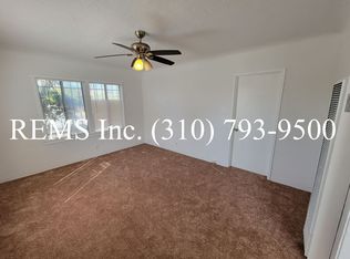 Front House with Garage Parking and Laundry Hookups, Los Angeles, CA 90044