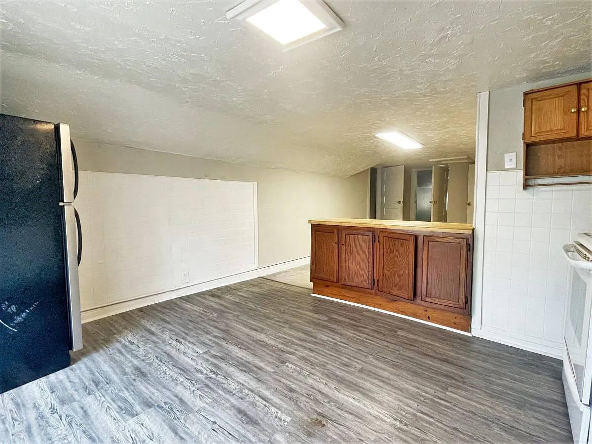2304 East 5th Avenue - 2 — Photo 3