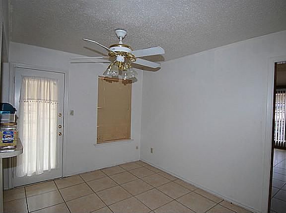 4th image of 948 S Old Orchard Ln