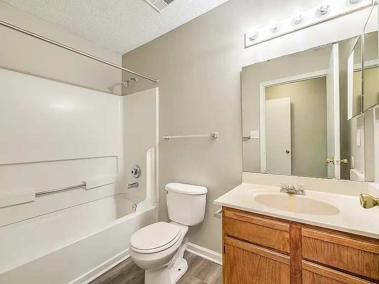 Griffith Commons Apartments — Photo 9