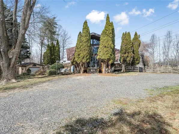 2309 Shacktown Rd, Yadkinville, NC 27055