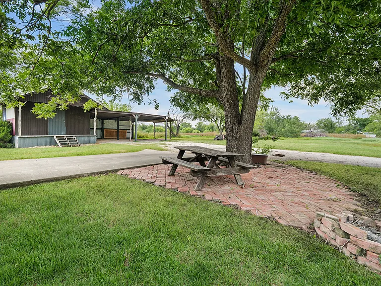 135 County Road 4519 — Photo 33
