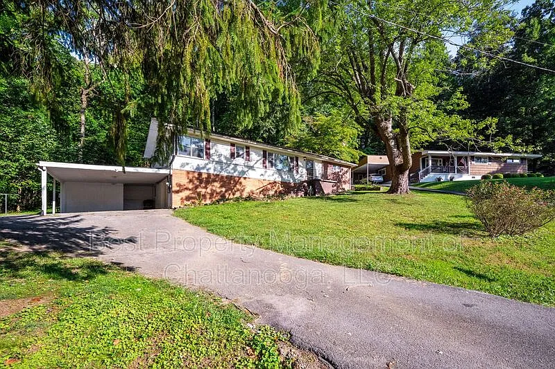 5 bed, 2.0 bath, 2296 sqft, $2,650 — Photo 3