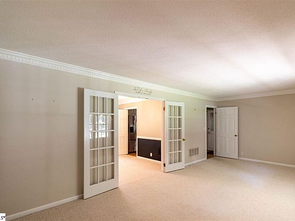 3rd image of 101 Winsford Dr