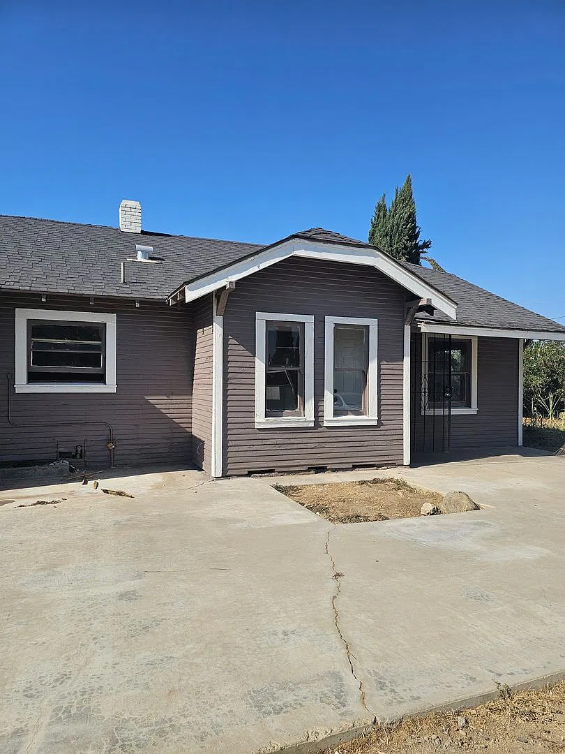 3Bedroom 1Bath — Photo 2