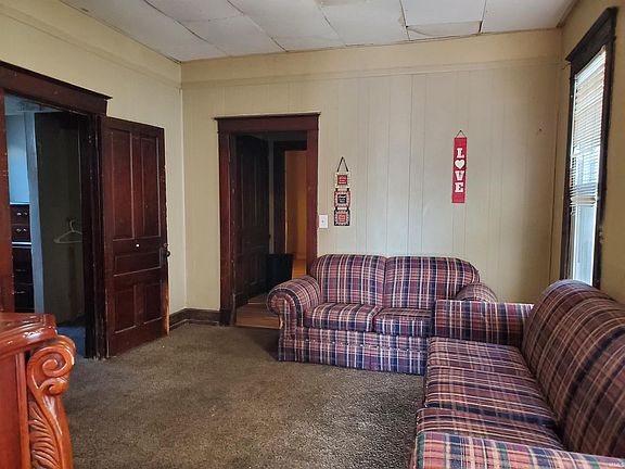 3rd image of 115 W Missouri St