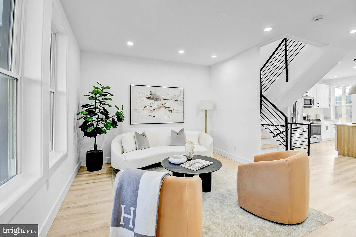 4 bed, 3.5 bath, 1944 sqft, $5,500 — Photo 1