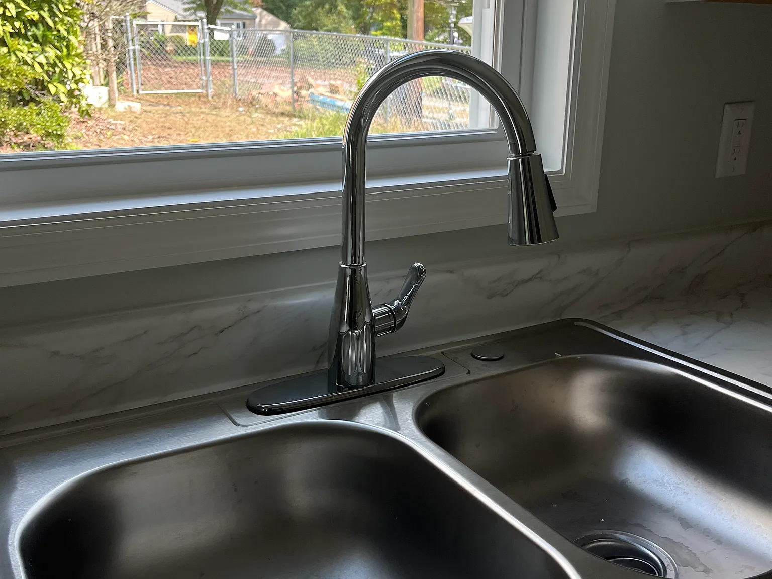 2621 Stratford Dr — Photo 3