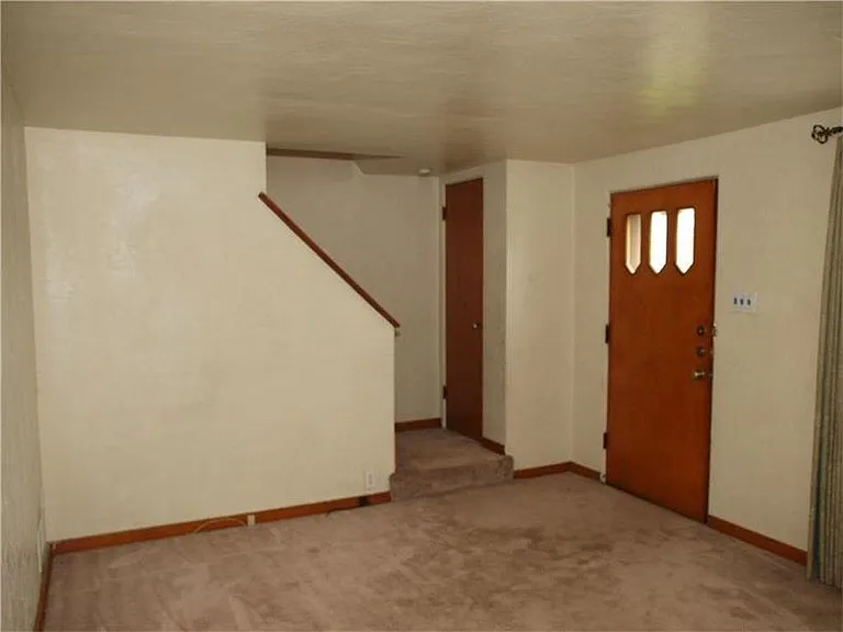 1700 Kiralfy Ave — Photo 3