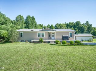 105 Caney Creek Dr, Crossville, TN 38571