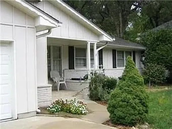 2230 W 71st St, Prairie Village, KS 66208