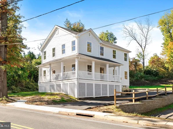 30 Church St, Crosswicks, NJ 08515