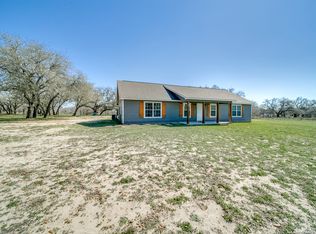 530 Garden Dr, Poteet, TX 78065