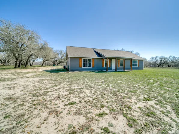 530 GARDEN DR, Poteet, TX 78065