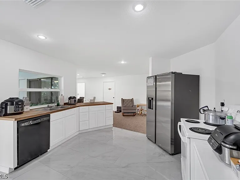 3271 Brooklyn Ave — Photo 19