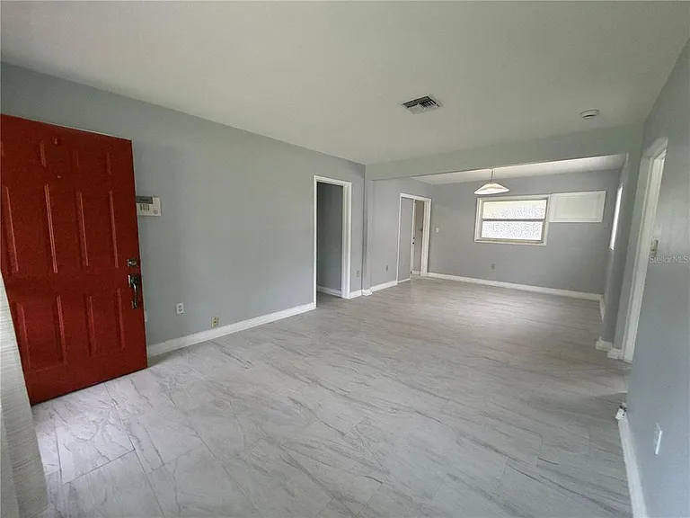 710 Winthrop Pl — Photo 3