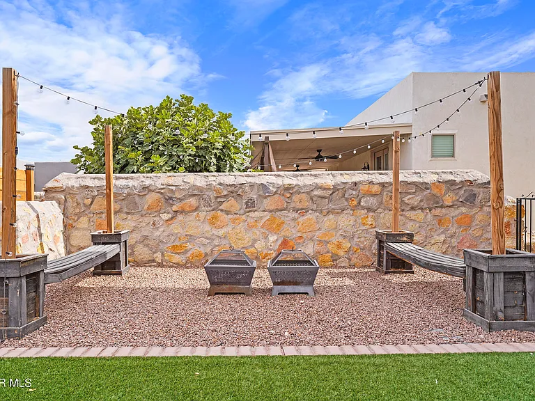 979 Airship Pl — Photo 6