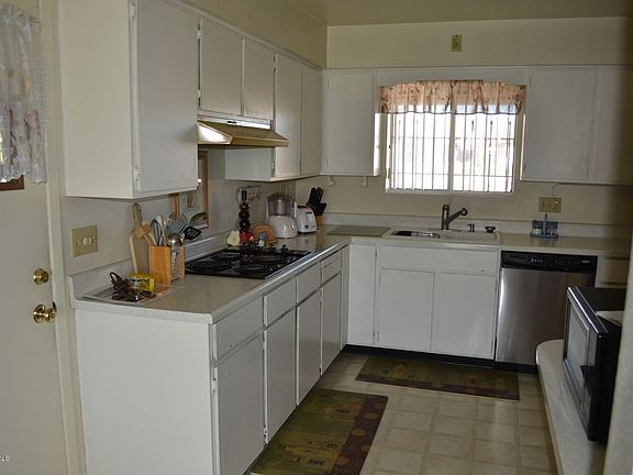 5th image of 6457 E Des Moines St