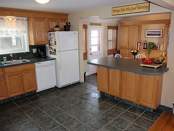 4th image of 42 Creekwood Dr