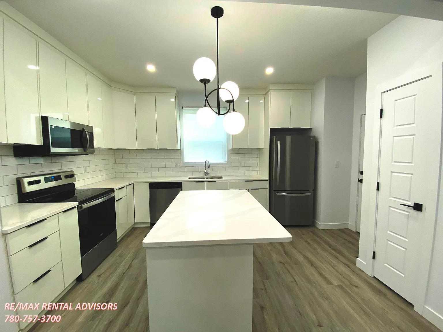 Upper A 14723 106 Avenue Northwest — Photo 2
