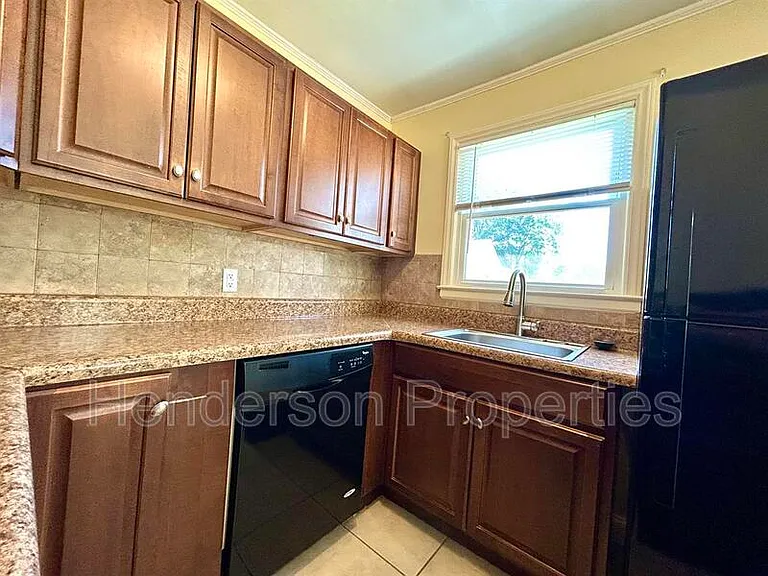 1526 Landis Ave — Photo 10
