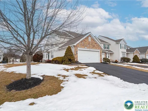 199 Park Ridge Dr, Easton, PA 18040