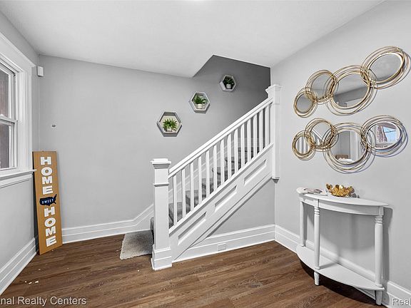 5th image of 3917 Bewick St