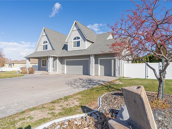 2nd image of 831 S Camas