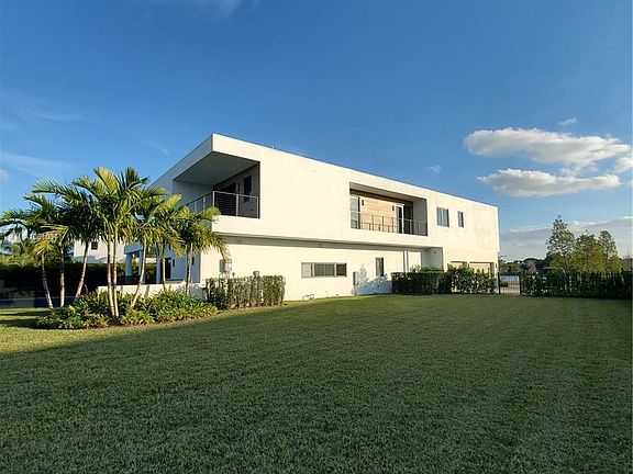 4th image of 16559 Botaniko Dr N