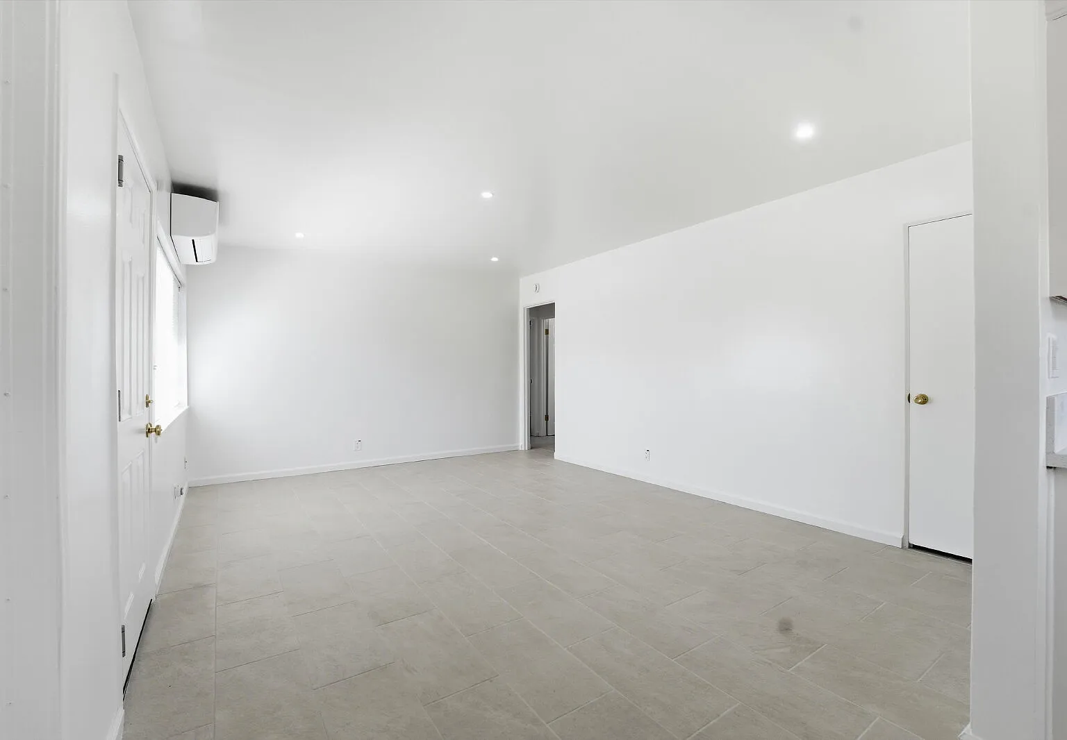 3 bed, 2.0 bath, 959 sqft, $2,600 — Photo 4