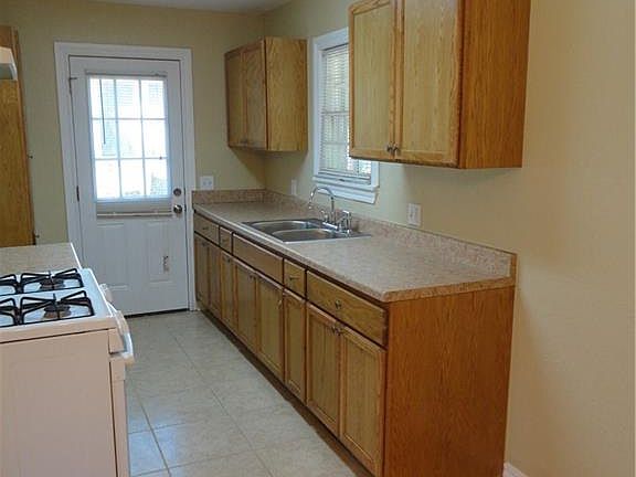4th image of 517 SW 49th St