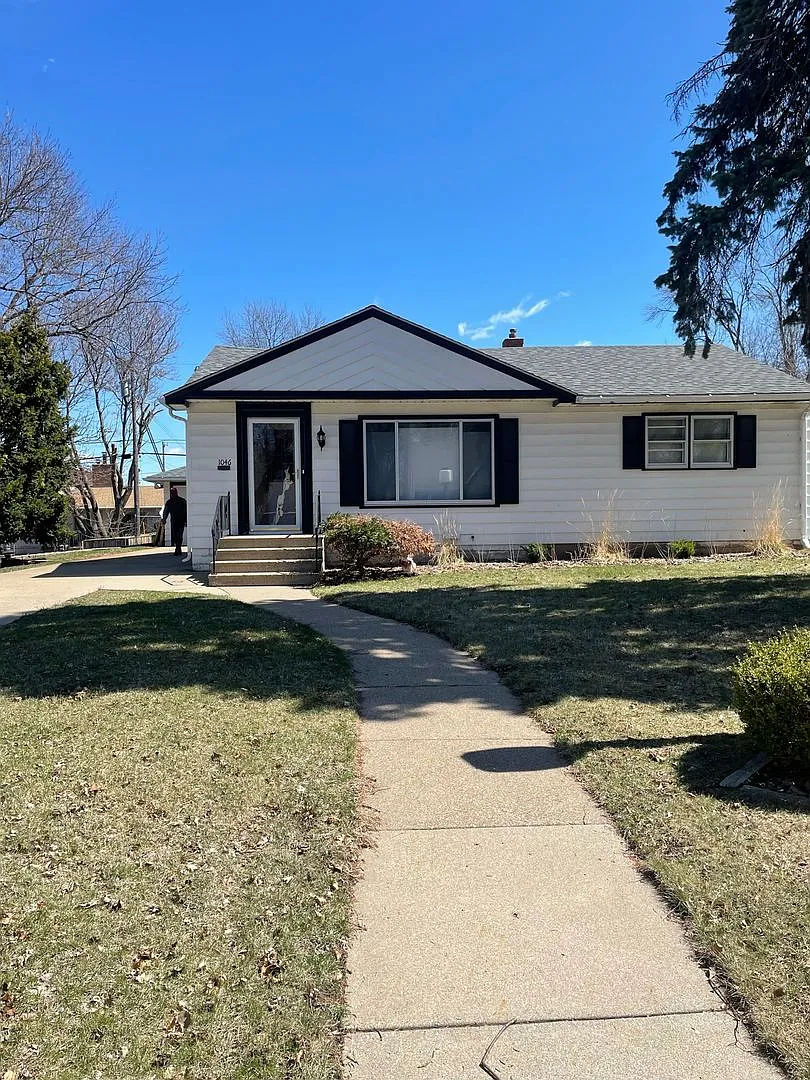 West St. Paul Home for Rent — Photo 1