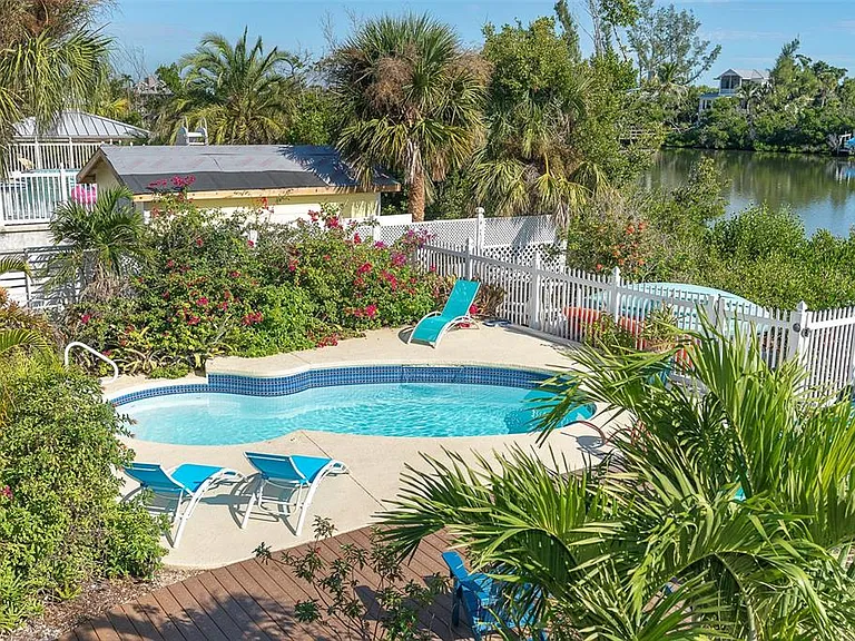 210 Bocilla Dr — Photo 47