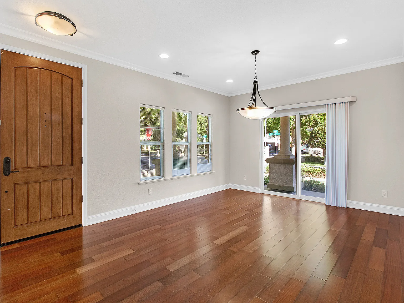 4 bed, 2.5 bath, 2800 sqft, $6,800 — Photo 4