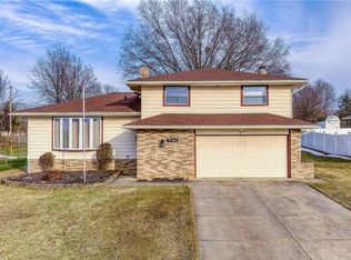 7163 Lee Dr, Parma, OH 44134