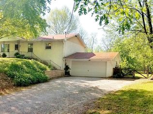 1425 Carbon Lake Rd, Murphysboro, IL 62966