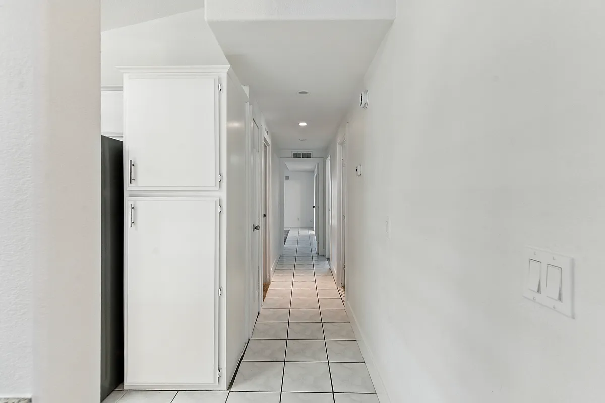 Building Photo - 5445 Tres Piedras Rd