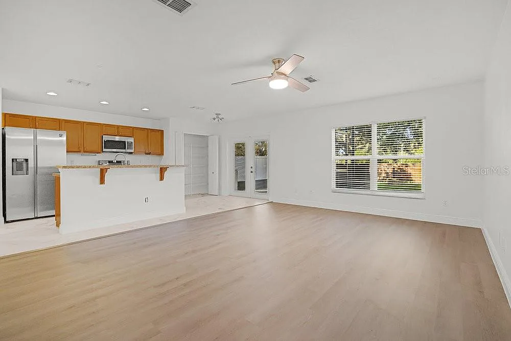 4 bed, 2.5 bath, 1586 sqft, $2,500 — Photo 4