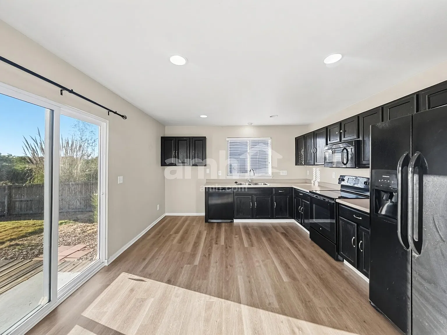 4 bed, 2.0 bath, 1805 sqft, $2,810 — Photo 3