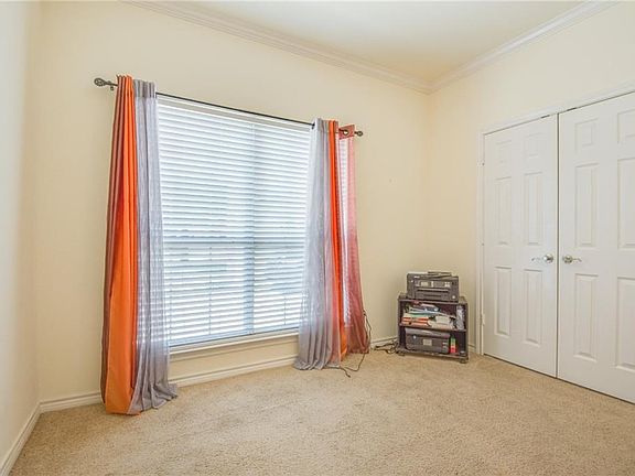 5th image of 2876 Comal Dr