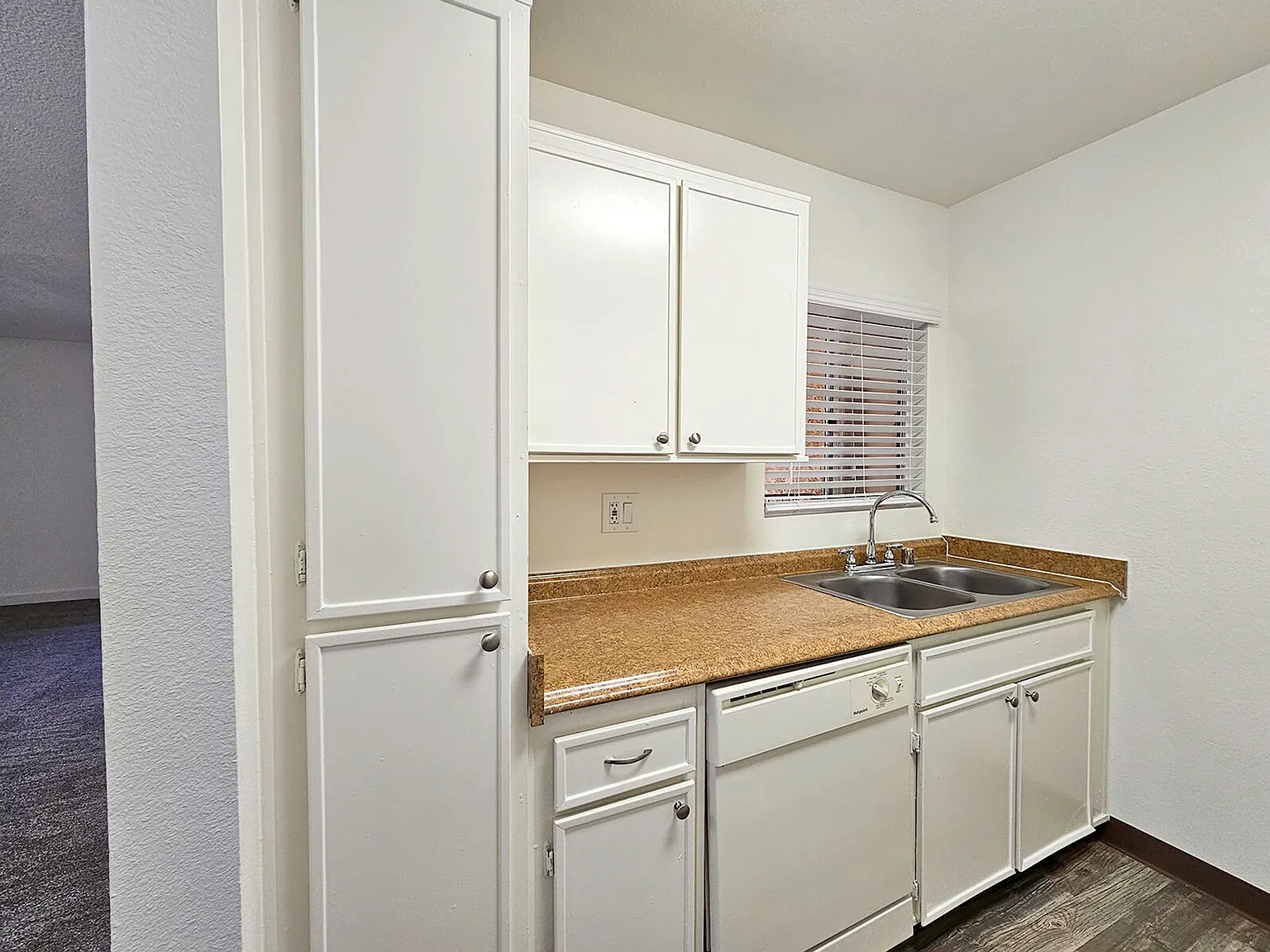Valley View Apartments — Photo 2