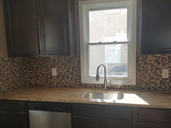 4th image of 131 Riverview Dr