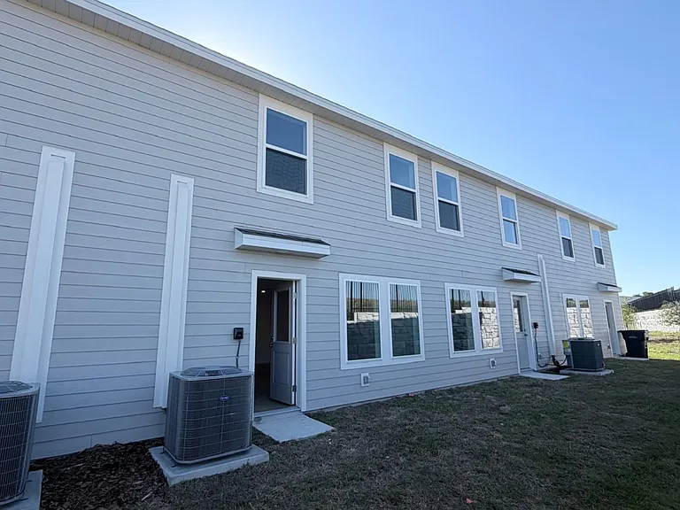880 Lynx St — Photo 11